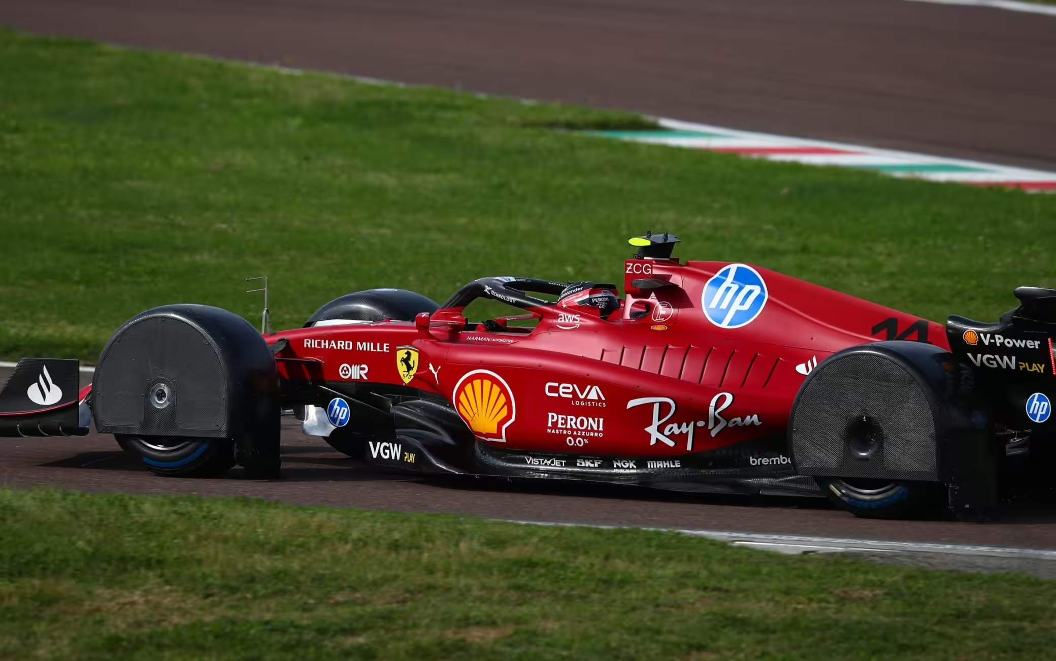ferrari fratelli leclerc sainz