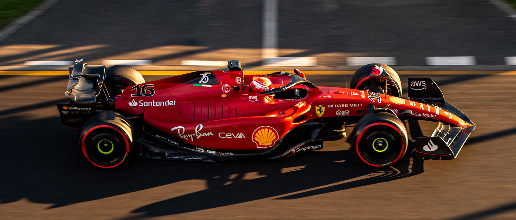 ferrari 2025 livrea rosso