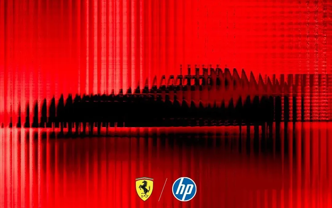 Ferrari ha svelato la nuova livrea della SF-25 nell’evento F1 a Londra! – FOTO