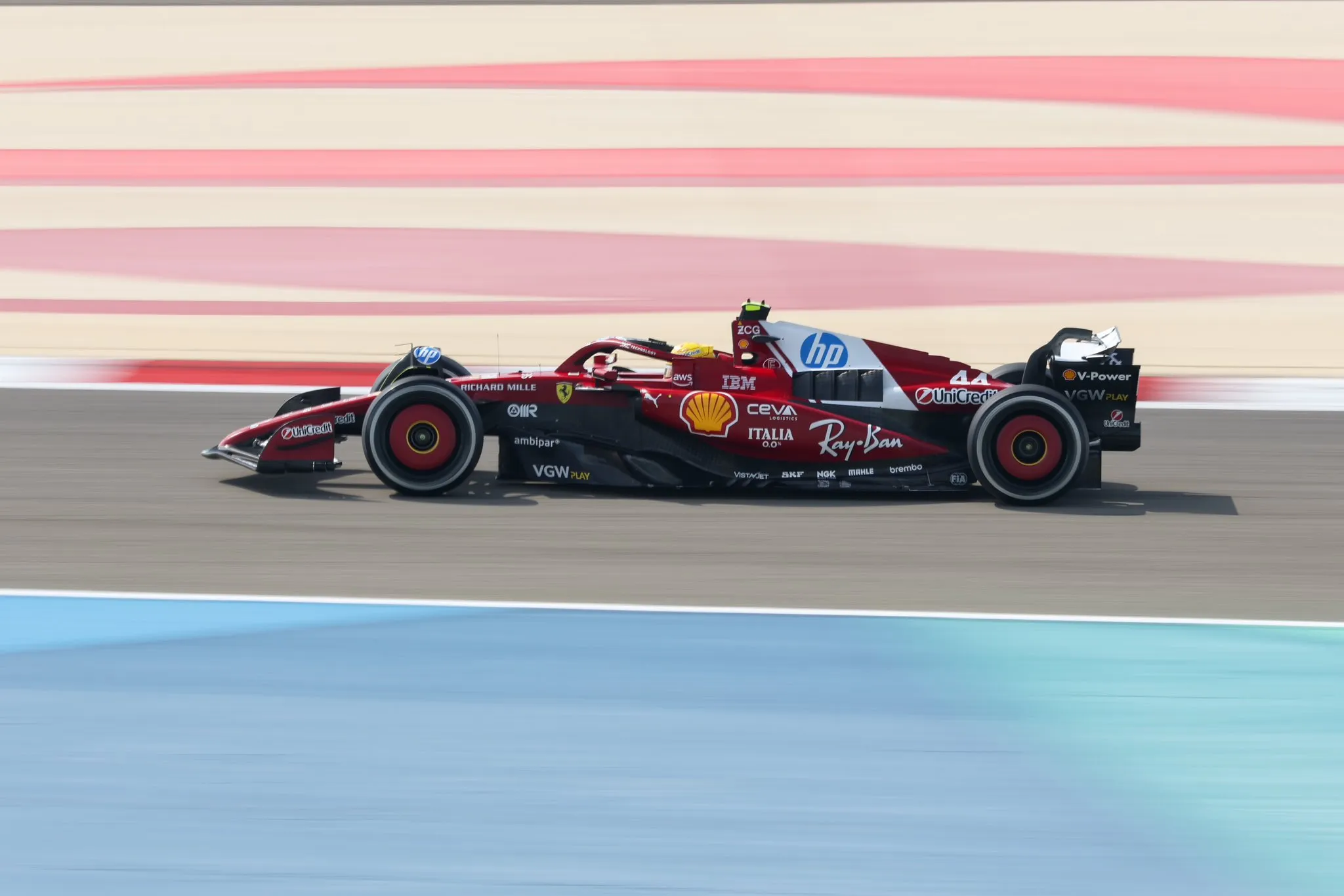 hamilton sf-25 bahrain fp1 ferrari