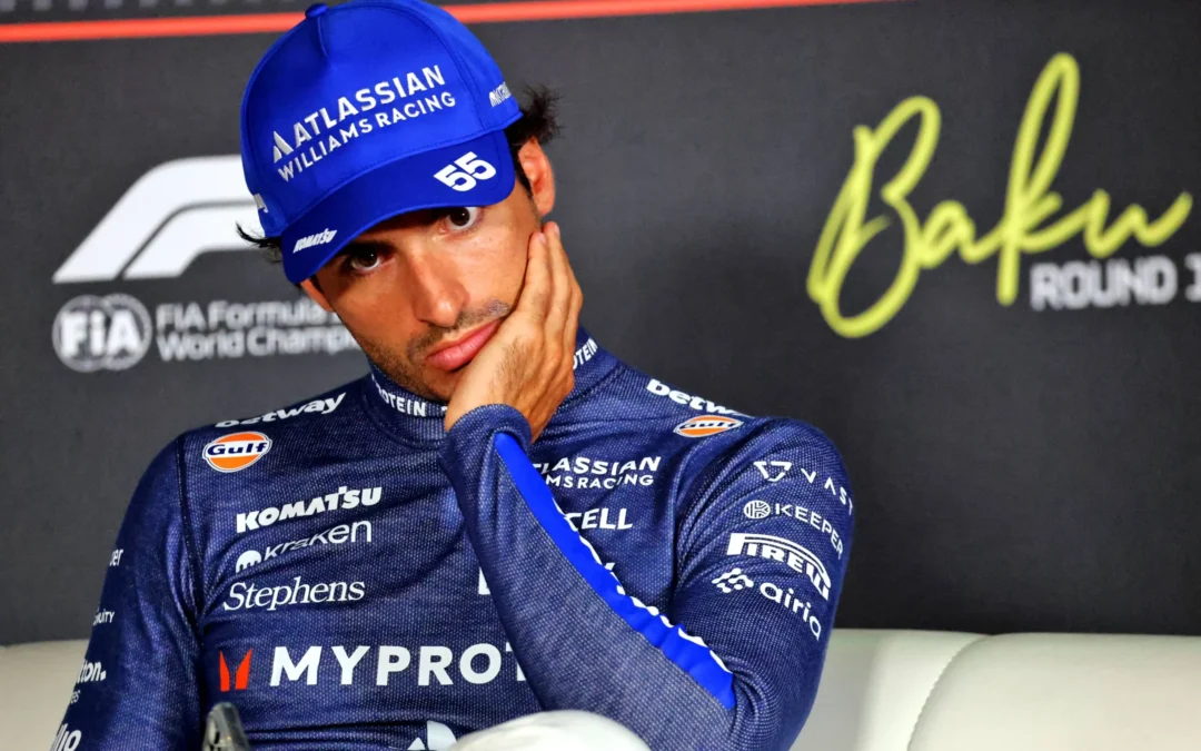 “Hamilton e Leclerc devono stare più attenti a non irritare i vertici Ferrari?” La risposta di Sainz dopo la sfuriata di Elkann – VIDEO