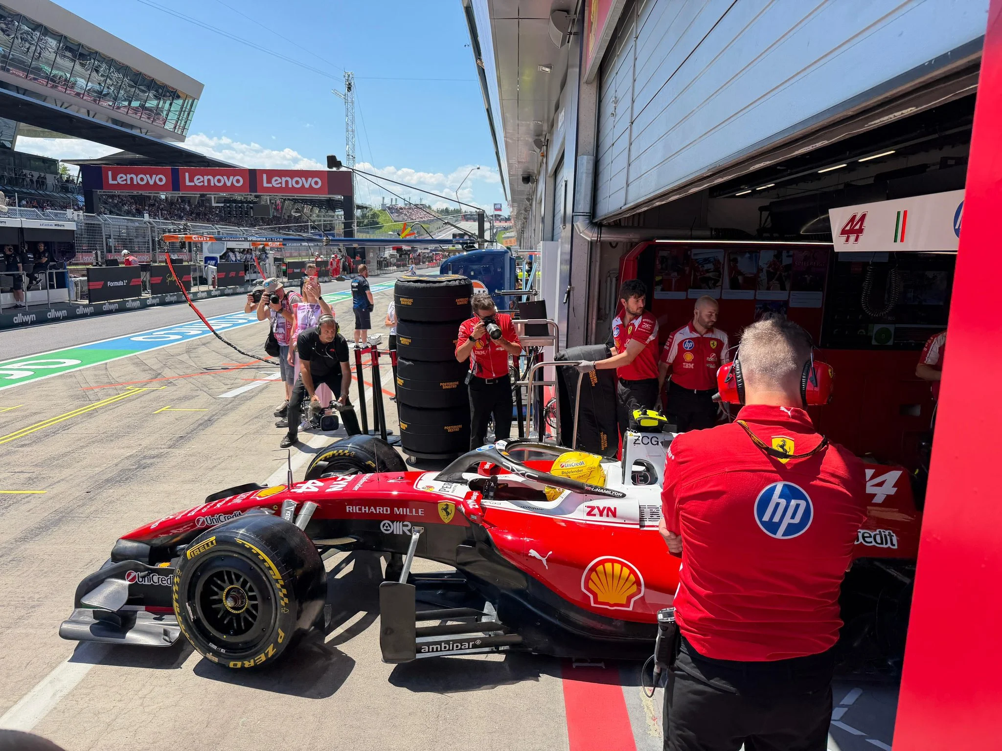 ferrari gp austria fp1