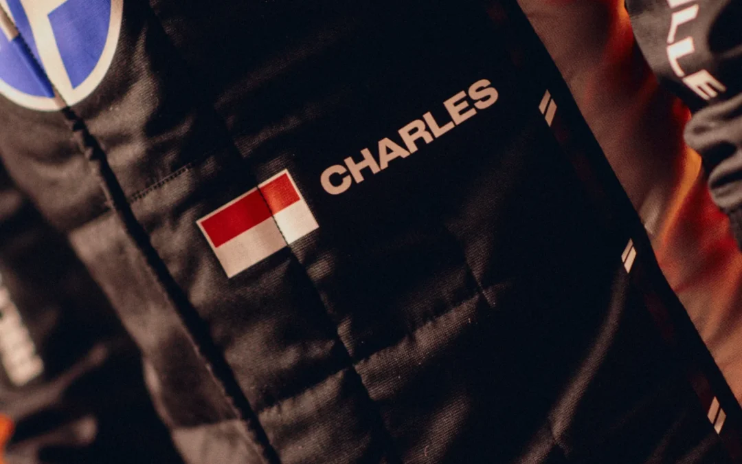 Ferrari si tinge di nero per Singapore: ecco la tuta da gara e il merch speciale per Leclerc, il motivo – FOTO