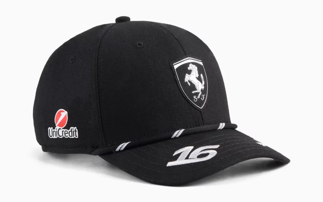 Ferrari si tinge di nero per Singapore: ecco il cappellino di Leclerc, come acquistarlo e il prezzo – FOTO
