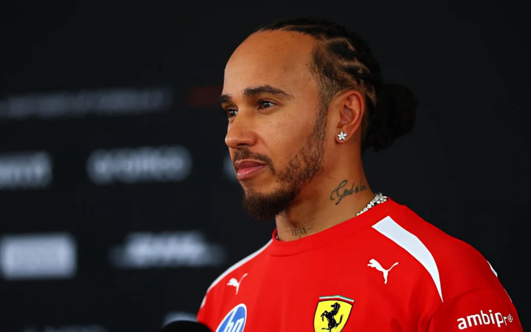 GP Malesia 2026 | Hamilton critica la dirigenza Ferrari? “Se vuoi puntare il dito…” e il pensiero sulle polemiche contro Vasseur